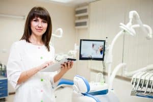 A photo of a dentist